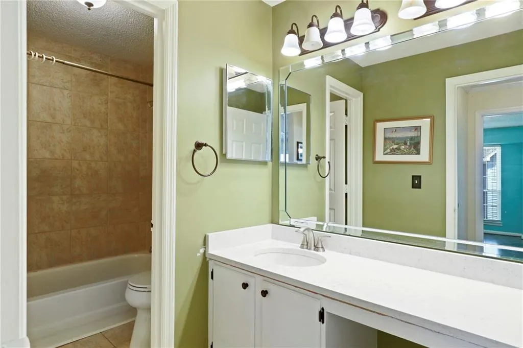 121 Granville Court, Sandy Springs, Georgia 30328, 2 Bedrooms Bedrooms, ,2 BathroomsBathrooms,Residential,Sold,121 Granville Court,6898823