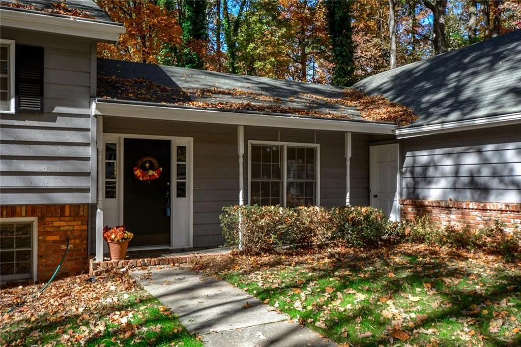 330 Westerhall Court, Sandy Springs, Georgia 30328, 4 Bedrooms Bedrooms, ,3 BathroomsBathrooms,Residential,Sold,330 Westerhall Court,5775055