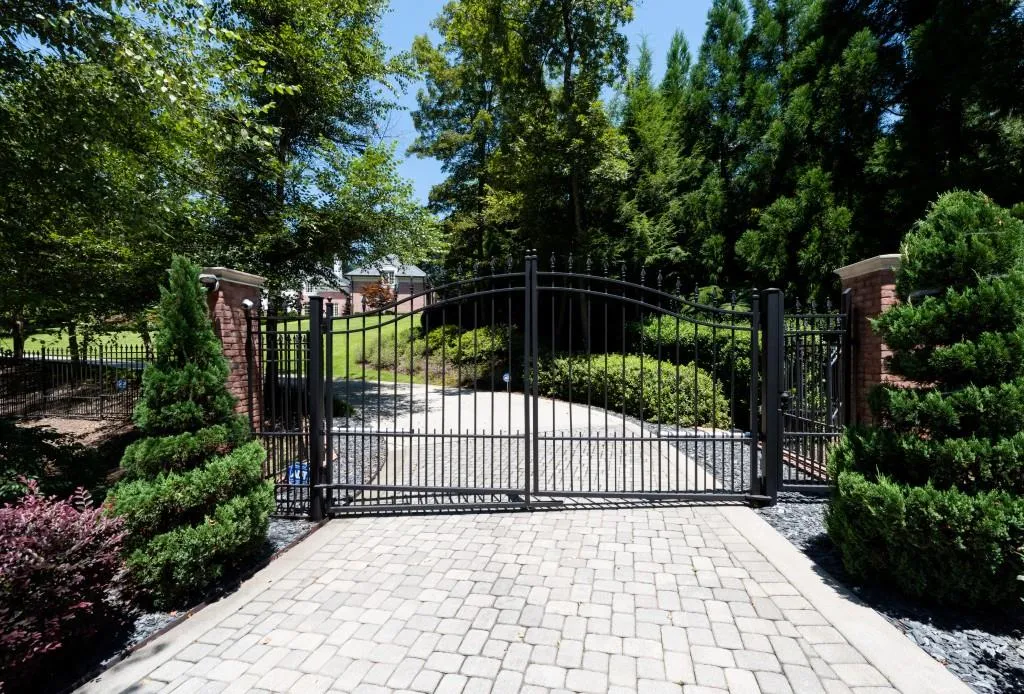 997 Davis Drive, Atlanta, Georgia 30327, 5 Bedrooms Bedrooms, ,6 BathroomsBathrooms,Residential,Sold,997 Davis Drive,6057834