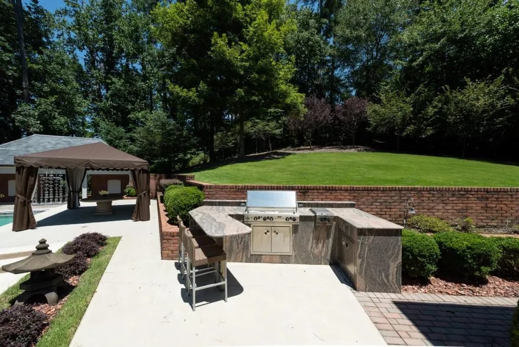 997 Davis Drive, Atlanta, Georgia 30327, 5 Bedrooms Bedrooms, ,6 BathroomsBathrooms,Residential,Sold,997 Davis Drive,6057834