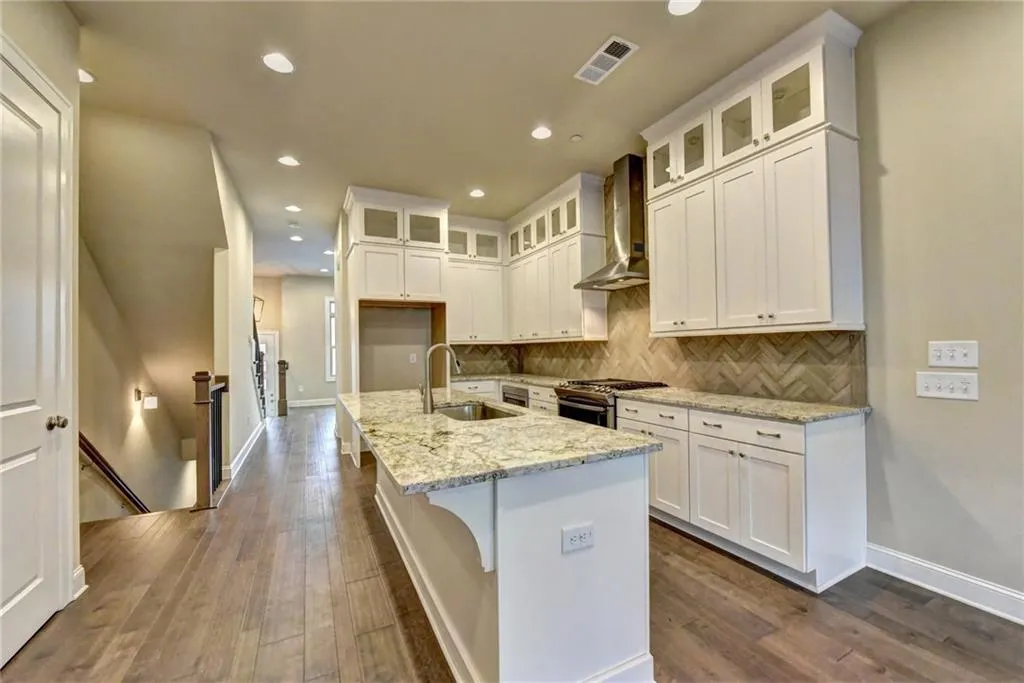 4249 Deming Circle, Atlanta, Georgia 30342, 2 Bedrooms Bedrooms, ,2 BathroomsBathrooms,Residential,Sold,4249 Deming Circle,5950565