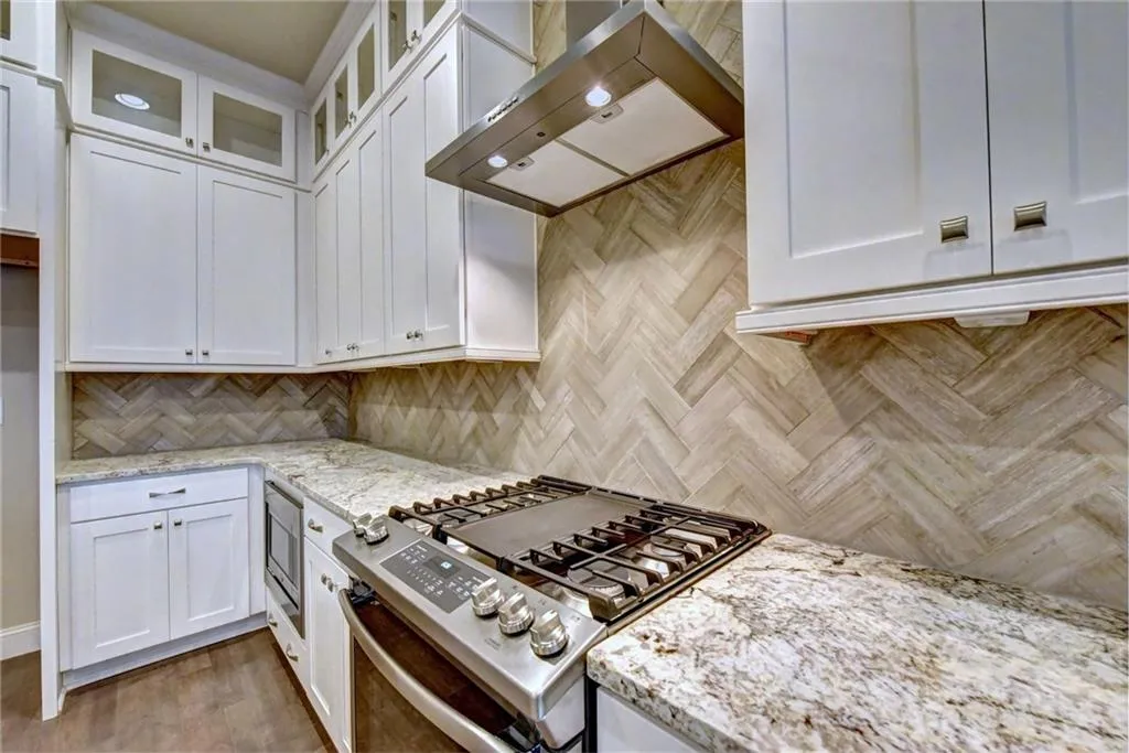 4249 Deming Circle, Atlanta, Georgia 30342, 2 Bedrooms Bedrooms, ,2 BathroomsBathrooms,Residential,Sold,4249 Deming Circle,5950565