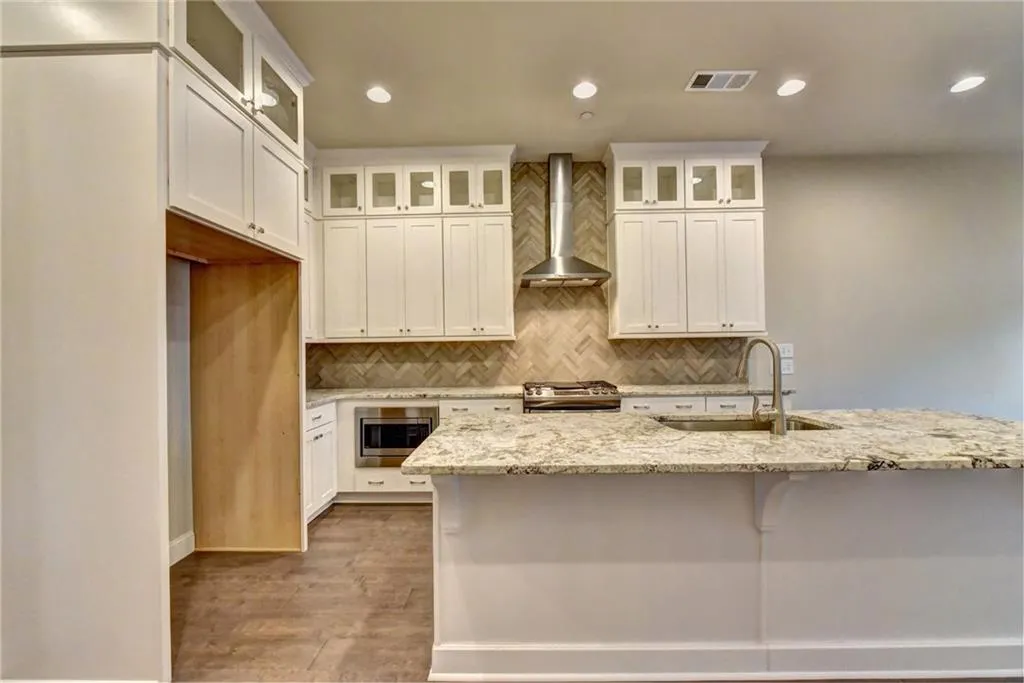 4249 Deming Circle, Atlanta, Georgia 30342, 2 Bedrooms Bedrooms, ,2 BathroomsBathrooms,Residential,Sold,4249 Deming Circle,5950565