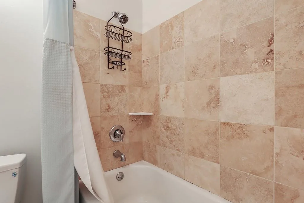 6816 Glenridge Drive Unit E, Atlanta, Georgia 30328, 2 Bedrooms Bedrooms, ,2 BathroomsBathrooms,Residential,Sold,6816 Glenridge Drive Unit E,6582226