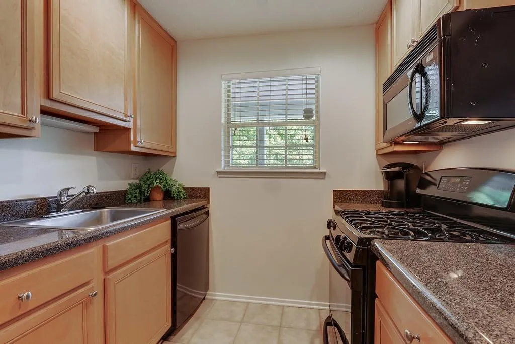 6816 Glenridge Drive Unit E, Atlanta, Georgia 30328, 2 Bedrooms Bedrooms, ,2 BathroomsBathrooms,Residential,Sold,6816 Glenridge Drive Unit E,6582226