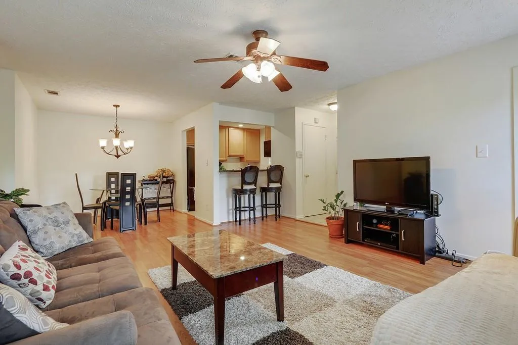 6816 Glenridge Drive Unit E, Atlanta, Georgia 30328, 2 Bedrooms Bedrooms, ,2 BathroomsBathrooms,Residential,Sold,6816 Glenridge Drive Unit E,6582226