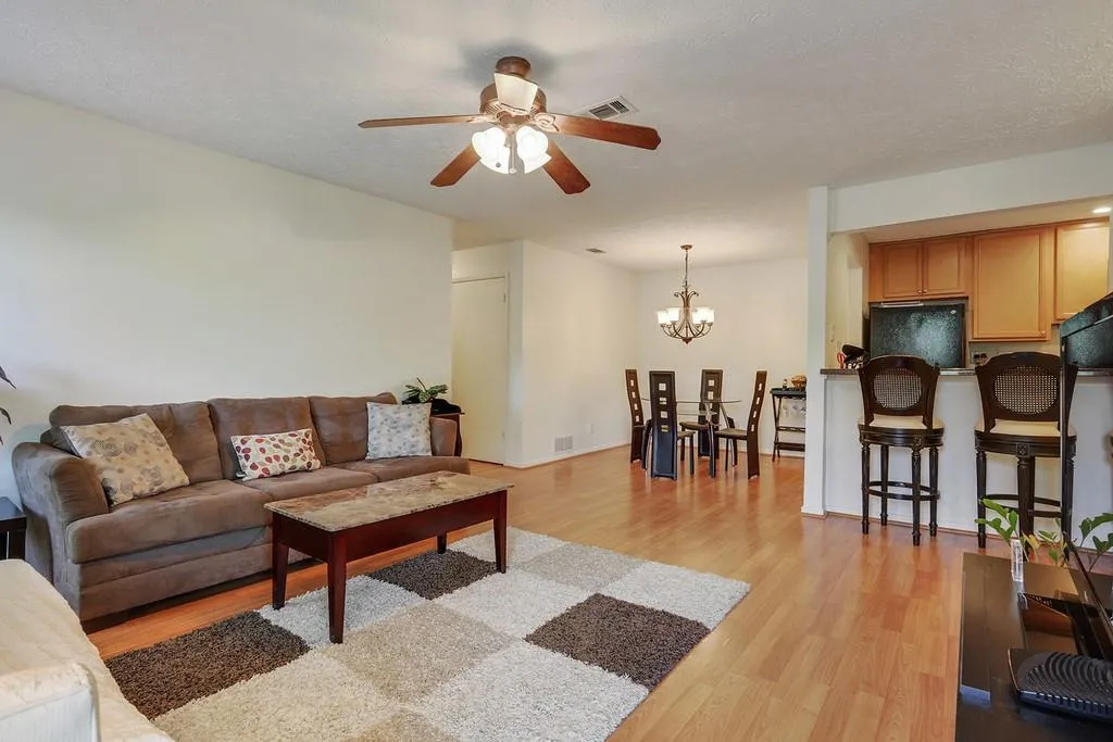 6816 Glenridge Drive Unit E, Atlanta, Georgia 30328, 2 Bedrooms Bedrooms, ,2 BathroomsBathrooms,Residential,Sold,6816 Glenridge Drive Unit E,6582226