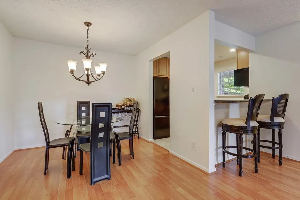 6816 Glenridge Drive Unit E, Atlanta, Georgia 30328, 2 Bedrooms Bedrooms, ,2 BathroomsBathrooms,Residential,Sold,6816 Glenridge Drive Unit E,6582226