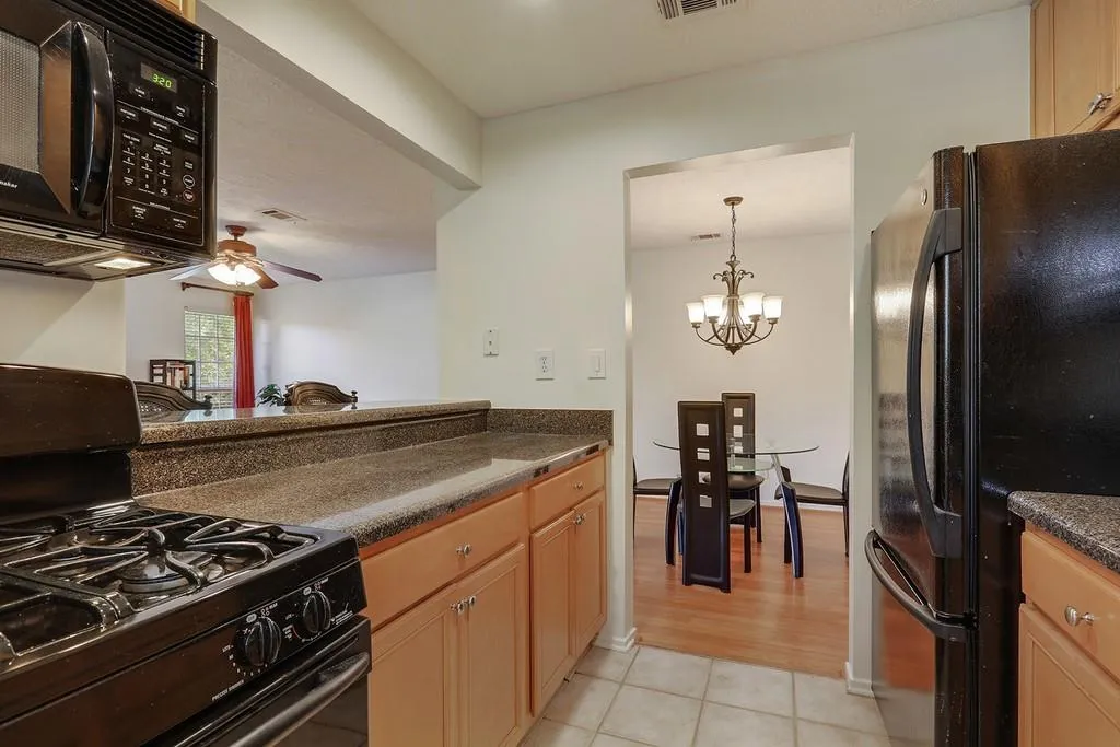 6816 Glenridge Drive Unit E, Atlanta, Georgia 30328, 2 Bedrooms Bedrooms, ,2 BathroomsBathrooms,Residential,Sold,6816 Glenridge Drive Unit E,6582226