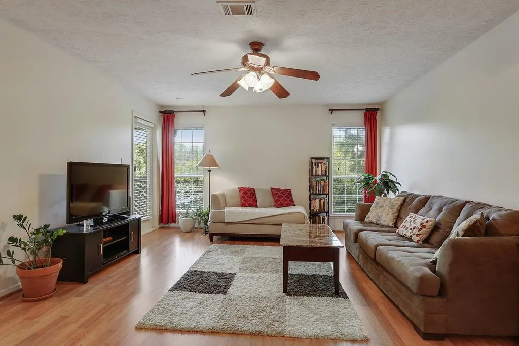 6816 Glenridge Drive Unit E, Atlanta, Georgia 30328, 2 Bedrooms Bedrooms, ,2 BathroomsBathrooms,Residential,Sold,6816 Glenridge Drive Unit E,6582226