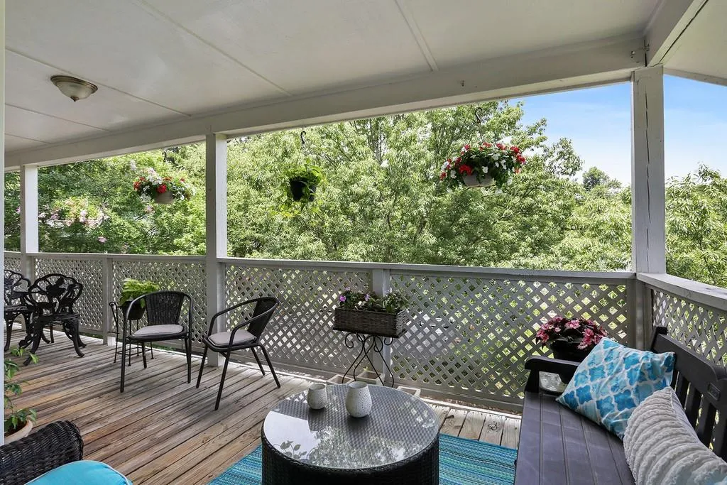 6816 Glenridge Drive Unit E, Atlanta, Georgia 30328, 2 Bedrooms Bedrooms, ,2 BathroomsBathrooms,Residential,Sold,6816 Glenridge Drive Unit E,6582226