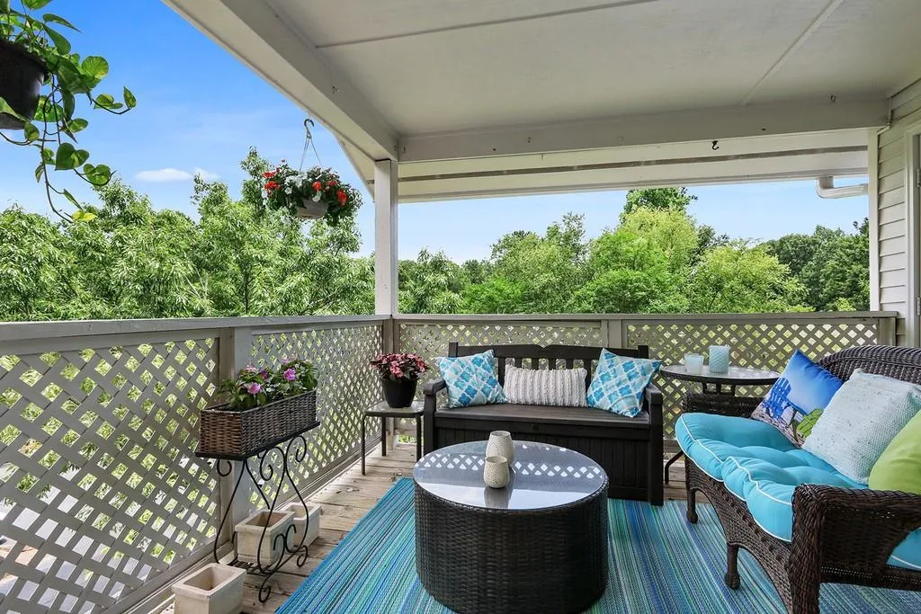 6816 Glenridge Drive Unit E, Atlanta, Georgia 30328, 2 Bedrooms Bedrooms, ,2 BathroomsBathrooms,Residential,Sold,6816 Glenridge Drive Unit E,6582226