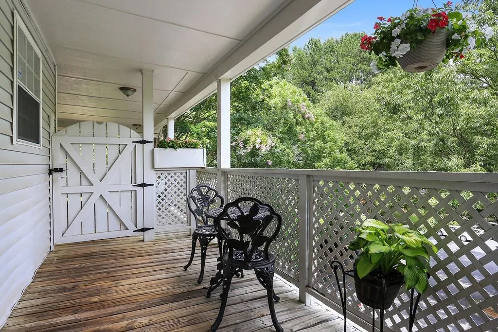 6816 Glenridge Drive Unit E, Atlanta, Georgia 30328, 2 Bedrooms Bedrooms, ,2 BathroomsBathrooms,Residential,Sold,6816 Glenridge Drive Unit E,6582226