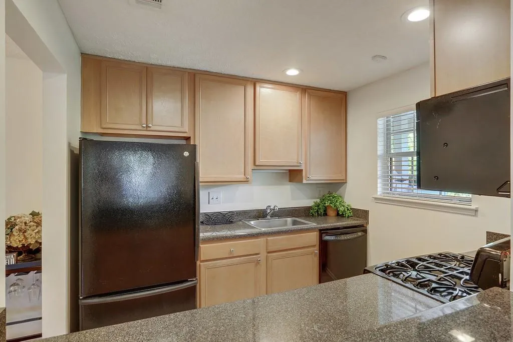 6816 Glenridge Drive Unit E, Atlanta, Georgia 30328, 2 Bedrooms Bedrooms, ,2 BathroomsBathrooms,Residential,Sold,6816 Glenridge Drive Unit E,6582226