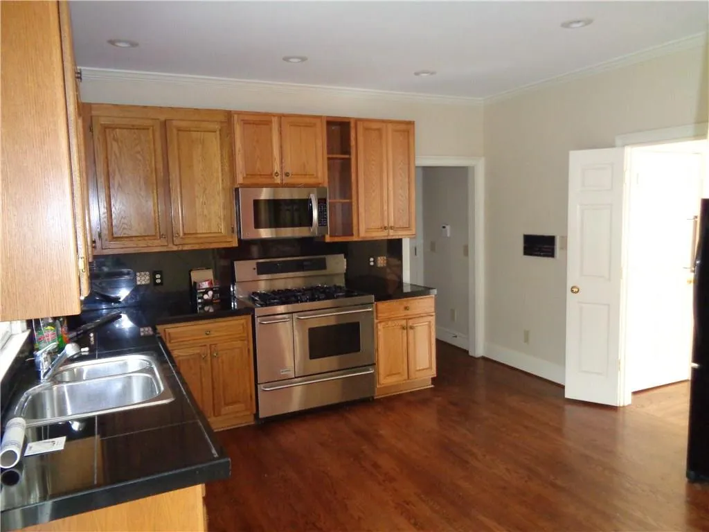 10 Battle Ridge Drive, Atlanta, Georgia 30342, 5 Bedrooms Bedrooms, ,4 BathroomsBathrooms,Residential,Sold,10 Battle Ridge Drive,5918716