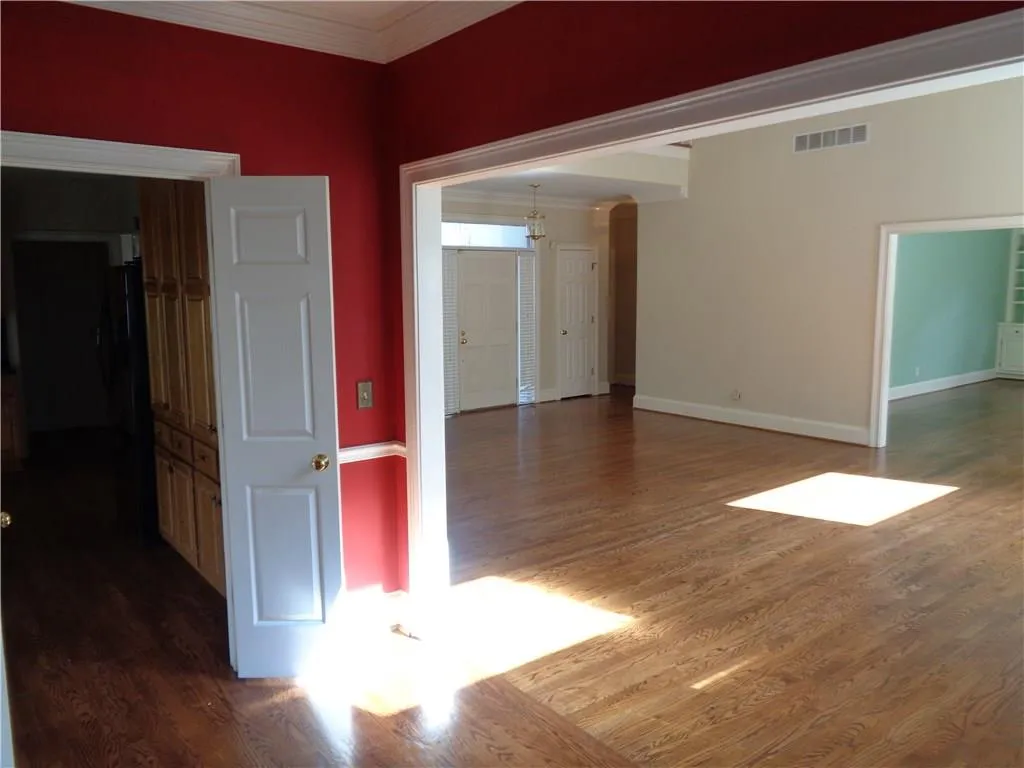 10 Battle Ridge Drive, Atlanta, Georgia 30342, 5 Bedrooms Bedrooms, ,4 BathroomsBathrooms,Residential,Sold,10 Battle Ridge Drive,5918716