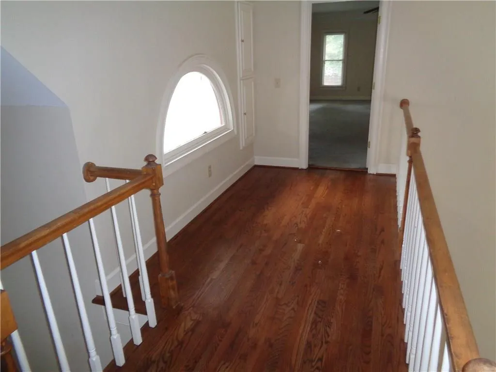 10 Battle Ridge Drive, Atlanta, Georgia 30342, 5 Bedrooms Bedrooms, ,4 BathroomsBathrooms,Residential,Sold,10 Battle Ridge Drive,5918716