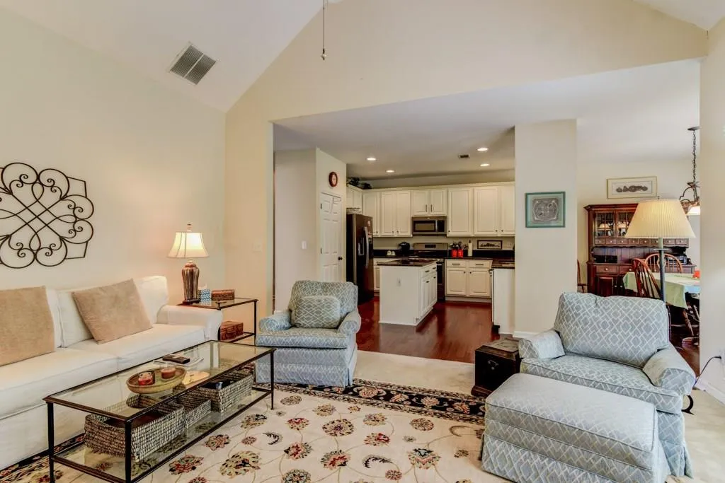 235 Somerset Court, Sandy Springs, Georgia 30350, 4 Bedrooms Bedrooms, ,3 BathroomsBathrooms,Residential,Sold,235 Somerset Court,6001747