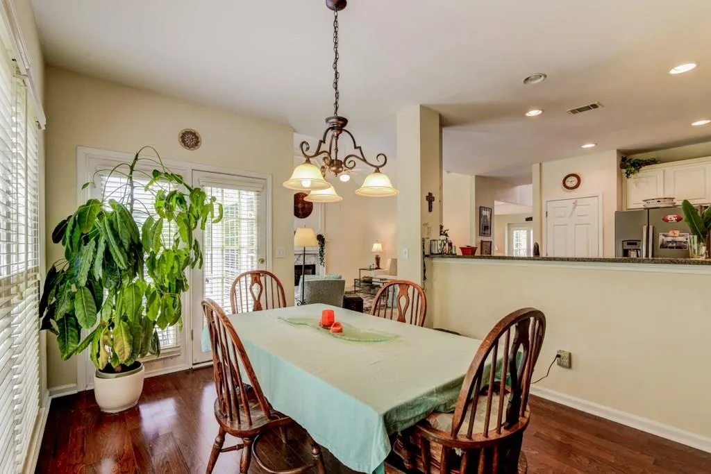 235 Somerset Court, Sandy Springs, Georgia 30350, 4 Bedrooms Bedrooms, ,3 BathroomsBathrooms,Residential,Sold,235 Somerset Court,6001747