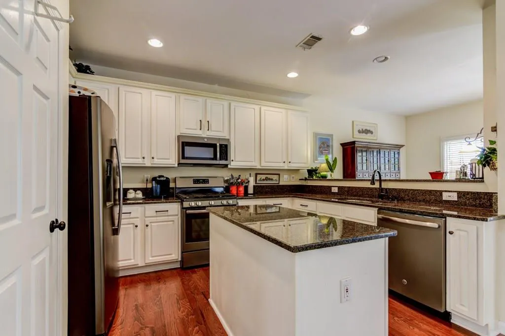 235 Somerset Court, Sandy Springs, Georgia 30350, 4 Bedrooms Bedrooms, ,3 BathroomsBathrooms,Residential,Sold,235 Somerset Court,6001747