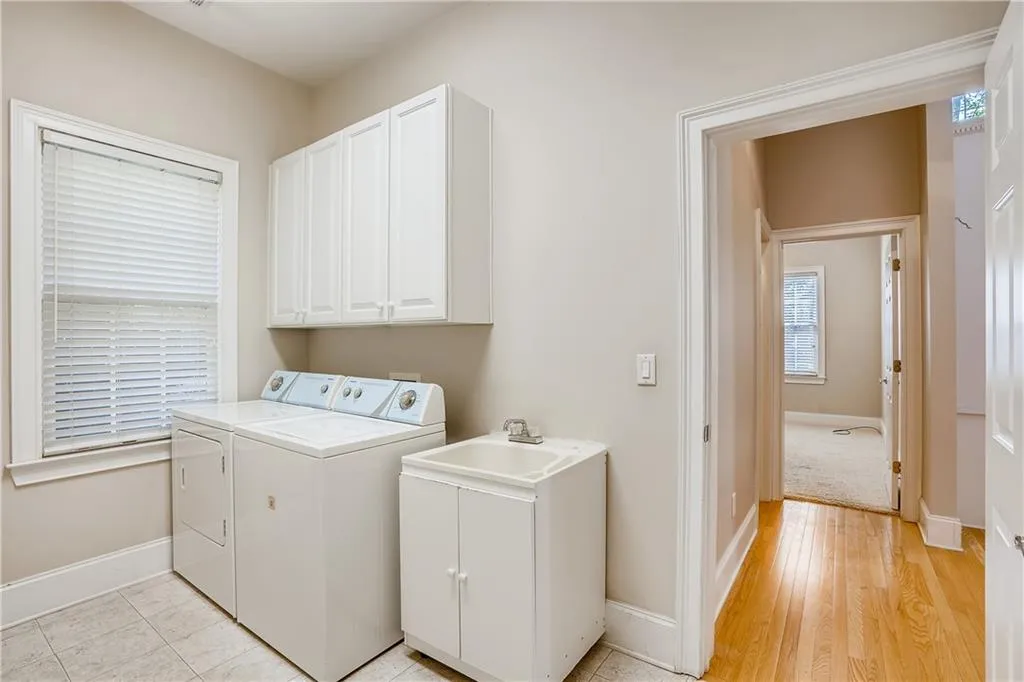 570 Wembley Circle, Atlanta, Georgia 30328, 4 Bedrooms Bedrooms, ,3 BathroomsBathrooms,Residential,Sold,570 Wembley Circle,6865089