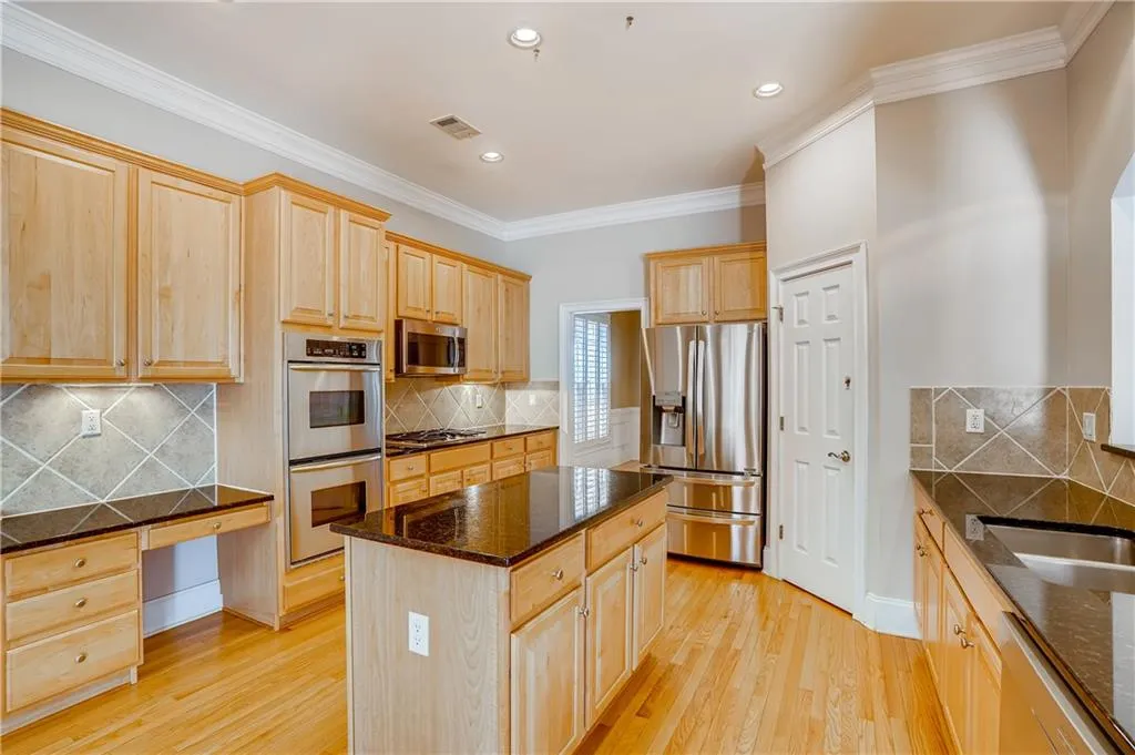 570 Wembley Circle, Atlanta, Georgia 30328, 4 Bedrooms Bedrooms, ,3 BathroomsBathrooms,Residential,Sold,570 Wembley Circle,6865089
