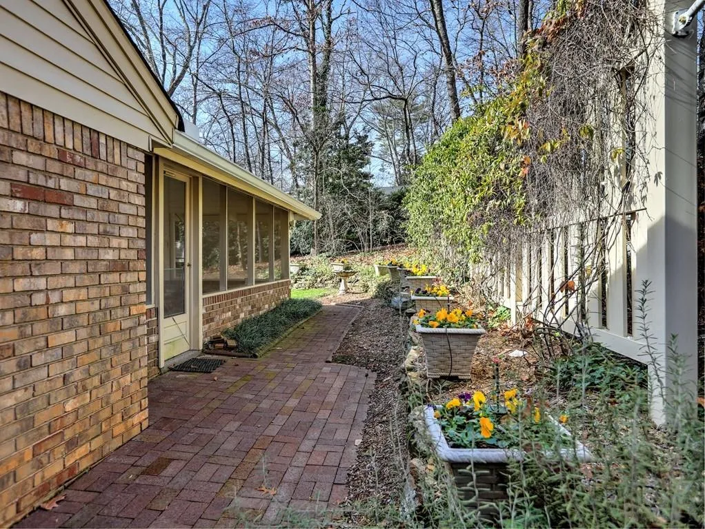 7240 Wynhill Drive, Sandy Springs, Georgia 30328, 4 Bedrooms Bedrooms, ,2 BathroomsBathrooms,Residential,Sold,7240 Wynhill Drive,6658796