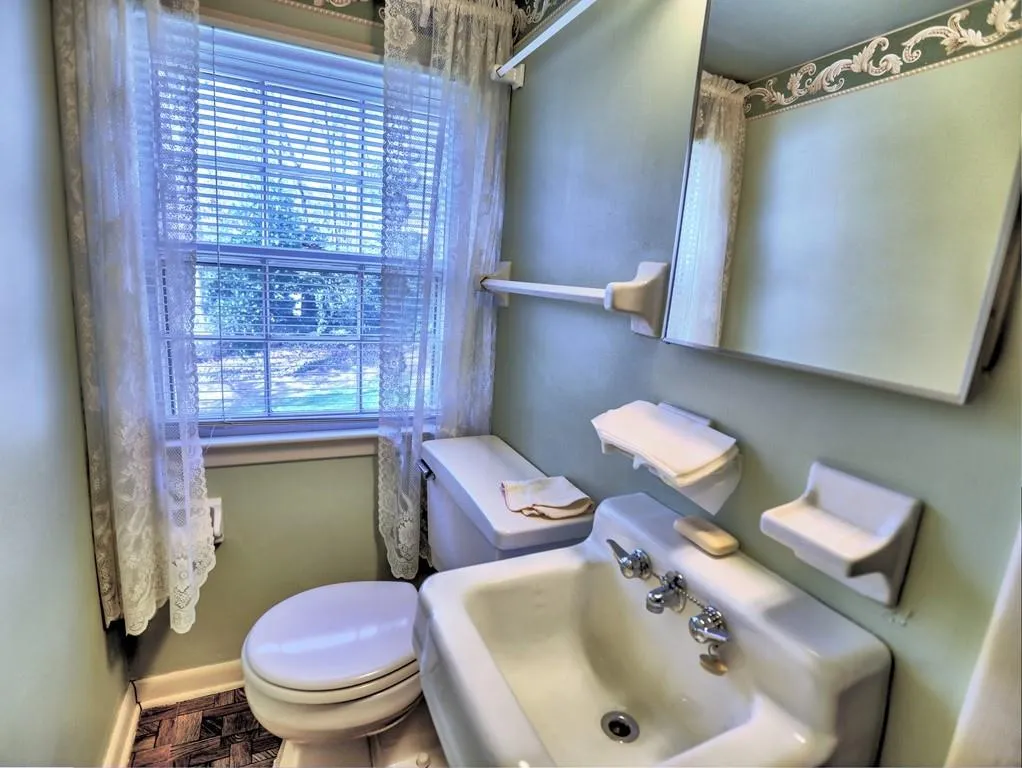 7240 Wynhill Drive, Sandy Springs, Georgia 30328, 4 Bedrooms Bedrooms, ,2 BathroomsBathrooms,Residential,Sold,7240 Wynhill Drive,6658796
