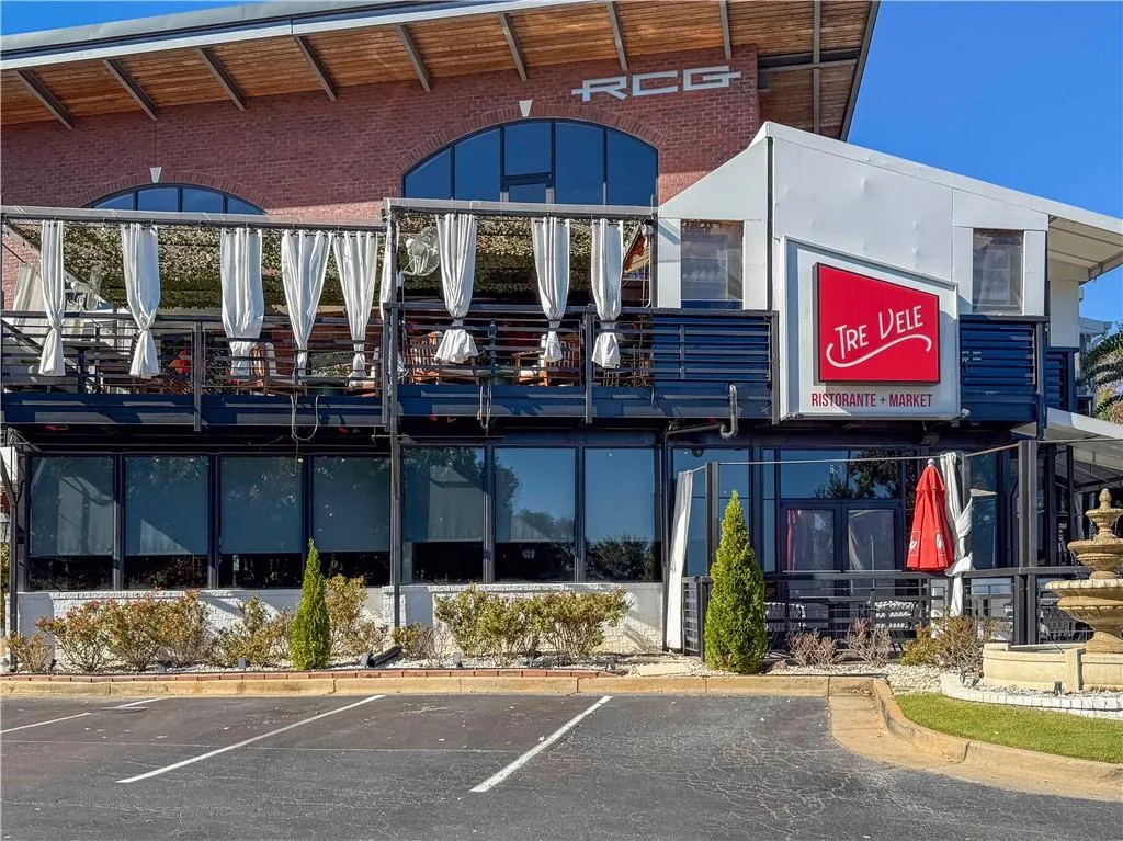 More restaurants across the street1
