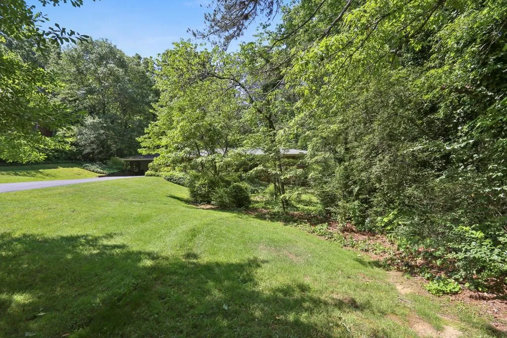 700 N Island Drive, Sandy Springs, Georgia 30327, 4 Bedrooms Bedrooms, ,2 BathroomsBathrooms,Residential,Sold,700 N Island Drive,5847203