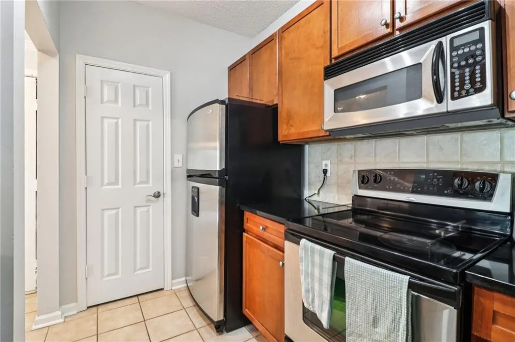 1250 Parkwood Circle Se Unit 1307, Atlanta, Georgia 30339, 1 Bedroom Bedrooms, ,1 BathroomBathrooms,Residential,For Sale,1250 Parkwood Circle Se Unit 1307,7617342