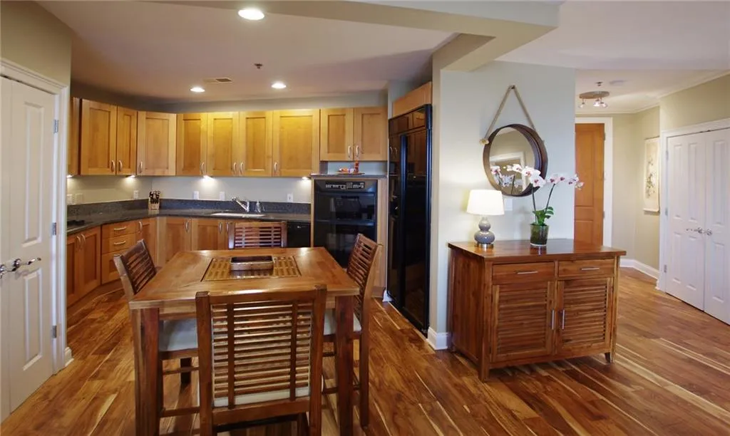 2881 Peachtree Road Ne Unit 802, Atlanta, Georgia 30305, 2 Bedrooms Bedrooms, ,2 BathroomsBathrooms,Residential,Sold,2881 Peachtree Road Ne Unit 802,6021982