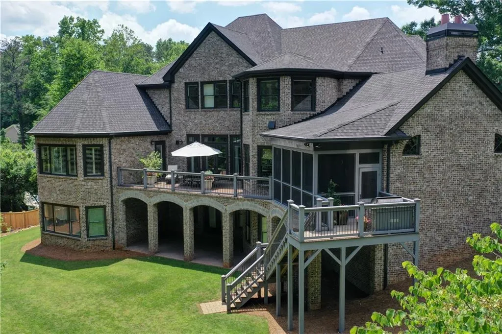 735 Glenairy Drive, Sandy Springs, Georgia 30328, 5 Bedrooms Bedrooms, ,5 BathroomsBathrooms,Residential,Sold,735 Glenairy Drive,6733086
