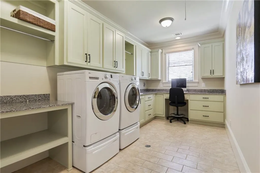 735 Glenairy Drive, Sandy Springs, Georgia 30328, 5 Bedrooms Bedrooms, ,5 BathroomsBathrooms,Residential,Sold,735 Glenairy Drive,6733086