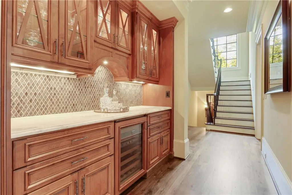 735 Glenairy Drive, Sandy Springs, Georgia 30328, 5 Bedrooms Bedrooms, ,5 BathroomsBathrooms,Residential,Sold,735 Glenairy Drive,6733086