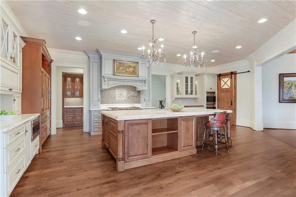 735 Glenairy Drive, Sandy Springs, Georgia 30328, 5 Bedrooms Bedrooms, ,5 BathroomsBathrooms,Residential,Sold,735 Glenairy Drive,6733086