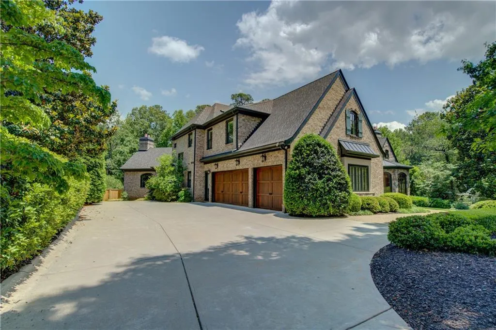 735 Glenairy Drive, Sandy Springs, Georgia 30328, 5 Bedrooms Bedrooms, ,5 BathroomsBathrooms,Residential,Sold,735 Glenairy Drive,6733086
