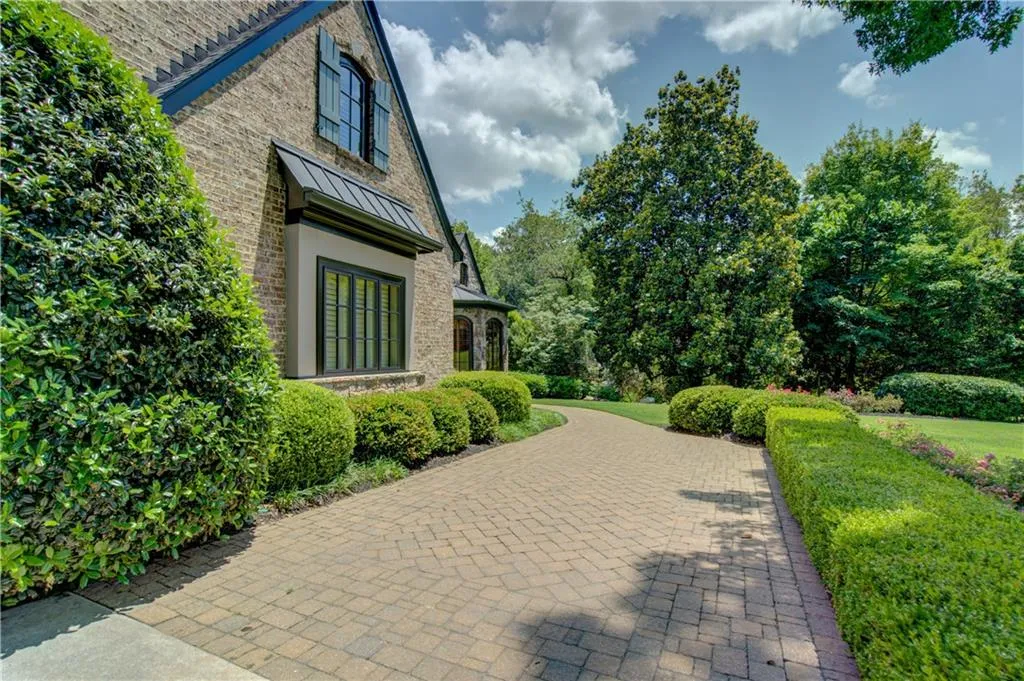 735 Glenairy Drive, Sandy Springs, Georgia 30328, 5 Bedrooms Bedrooms, ,5 BathroomsBathrooms,Residential,Sold,735 Glenairy Drive,6733086