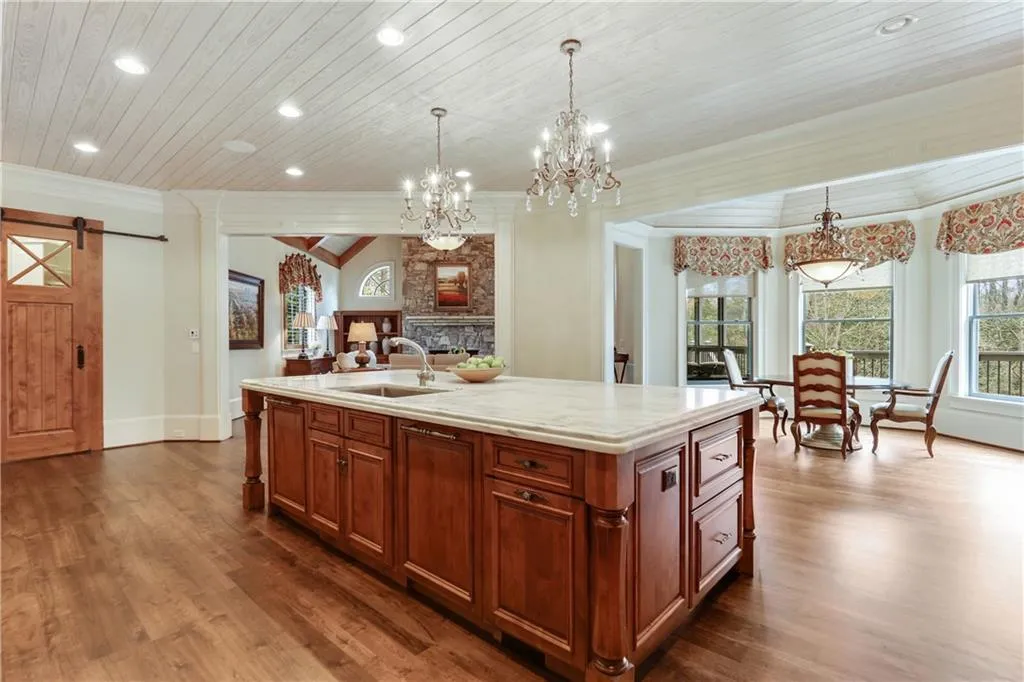 735 Glenairy Drive, Sandy Springs, Georgia 30328, 5 Bedrooms Bedrooms, ,5 BathroomsBathrooms,Residential,Sold,735 Glenairy Drive,6733086