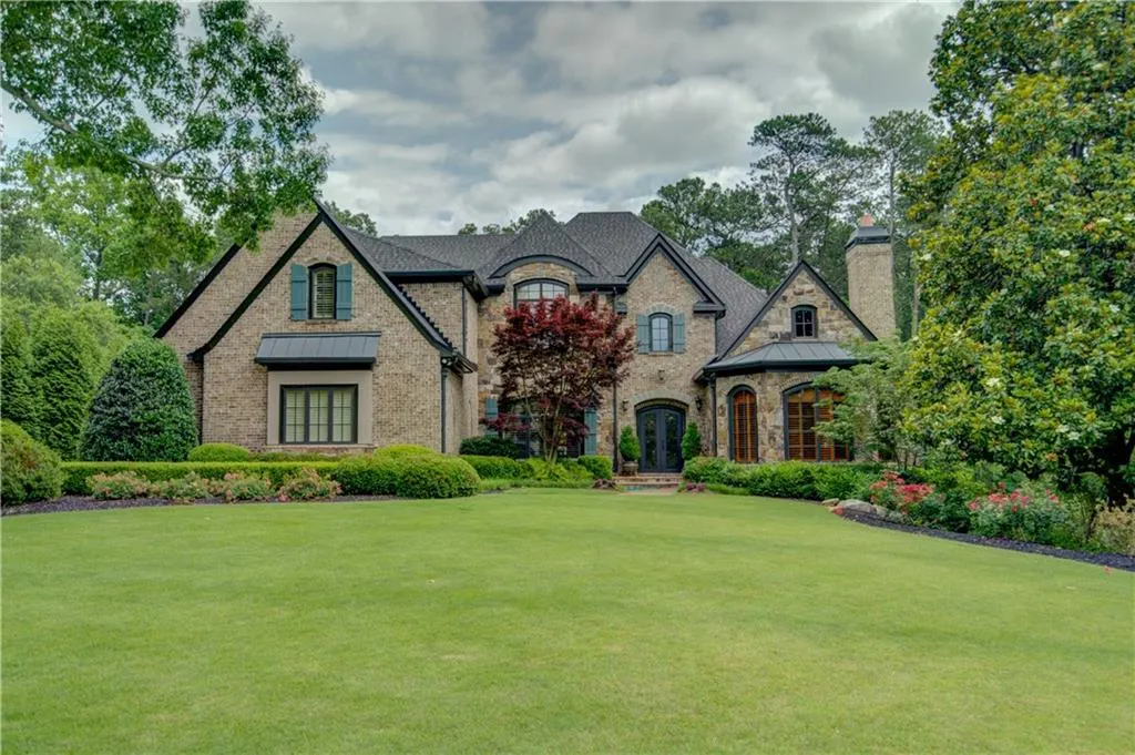 735 Glenairy Drive, Sandy Springs, Georgia 30328, 5 Bedrooms Bedrooms, ,5 BathroomsBathrooms,Residential,Sold,735 Glenairy Drive,6733086