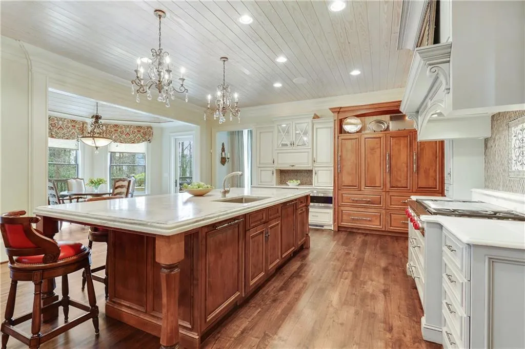735 Glenairy Drive, Sandy Springs, Georgia 30328, 5 Bedrooms Bedrooms, ,5 BathroomsBathrooms,Residential,Sold,735 Glenairy Drive,6733086