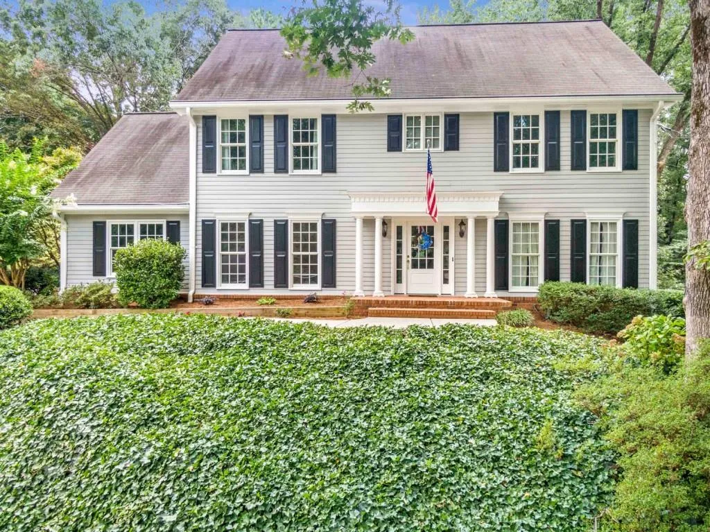 290 Seamarsh Court, Sandy Springs, Georgia 30328, 5 Bedrooms Bedrooms, ,4 BathroomsBathrooms,Residential,Sold,290 Seamarsh Court,6937454