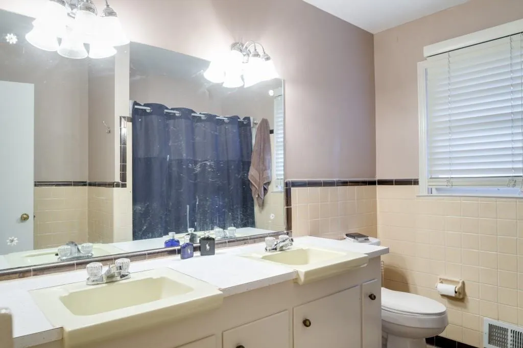 5030 Vallo Vista Court, Atlanta, Georgia 30342, 4 Bedrooms Bedrooms, ,3 BathroomsBathrooms,Residential,Sold,5030 Vallo Vista Court,5637322