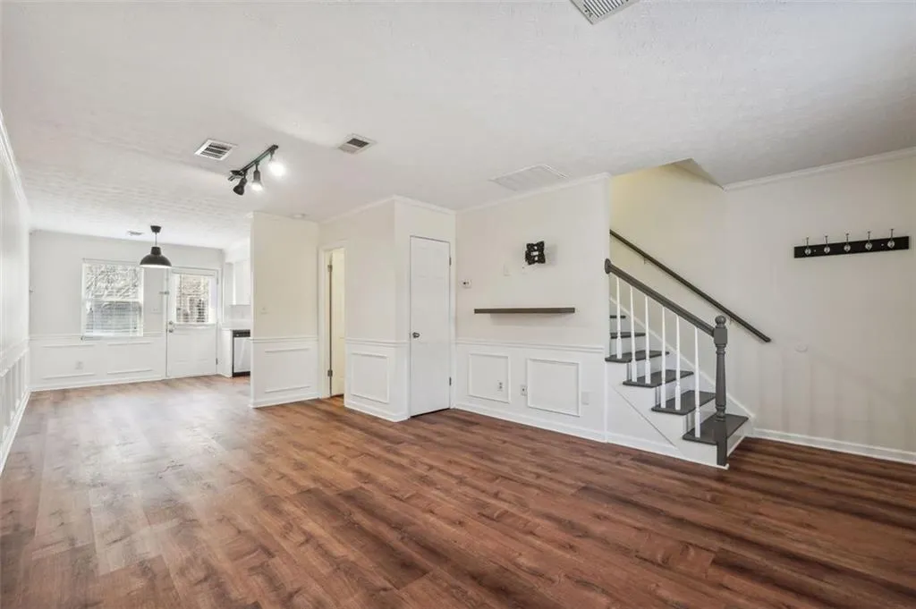 235 WINDING RIVER Drive Unit I, Atlanta, Georgia 30350, 2 Bedrooms Bedrooms, ,1 BathroomBathrooms,Residential,Sold,235 WINDING RIVER Drive Unit I,7357601