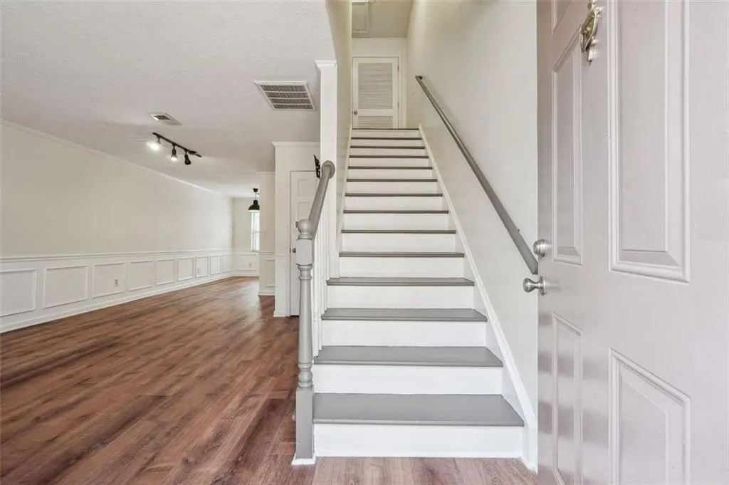 235 WINDING RIVER Drive Unit I, Atlanta, Georgia 30350, 2 Bedrooms Bedrooms, ,1 BathroomBathrooms,Residential,Sold,235 WINDING RIVER Drive Unit I,7357601