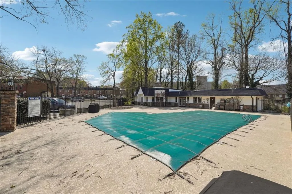 235 WINDING RIVER Drive Unit I, Atlanta, Georgia 30350, 2 Bedrooms Bedrooms, ,1 BathroomBathrooms,Residential,Sold,235 WINDING RIVER Drive Unit I,7357601