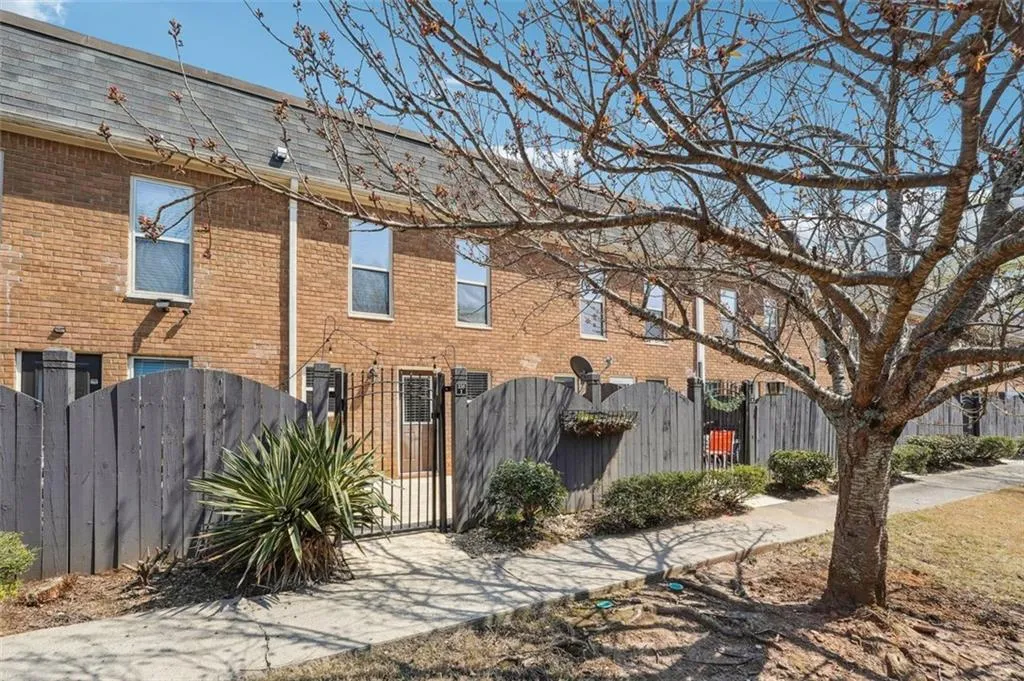 235 WINDING RIVER Drive Unit I, Atlanta, Georgia 30350, 2 Bedrooms Bedrooms, ,1 BathroomBathrooms,Residential,Sold,235 WINDING RIVER Drive Unit I,7357601