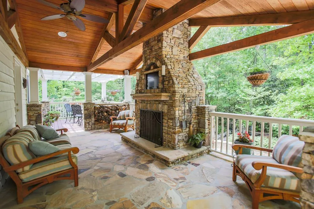 1586 Cave Road, Atlanta, Georgia 30327, 6 Bedrooms Bedrooms, ,5 BathroomsBathrooms,Residential,Sold,1586 Cave Road,5505612