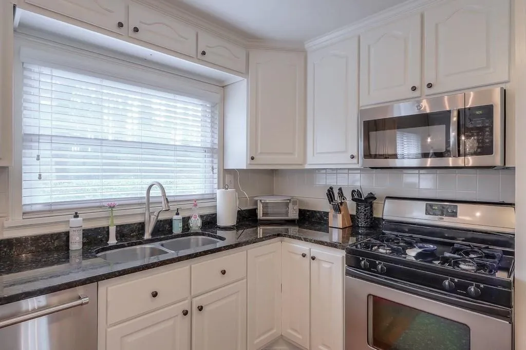 5710 Pine Brook Road Ne, Sandy Springs, Georgia 30328, 3 Bedrooms Bedrooms, ,3 BathroomsBathrooms,Residential,Sold,5710 Pine Brook Road Ne,6699669