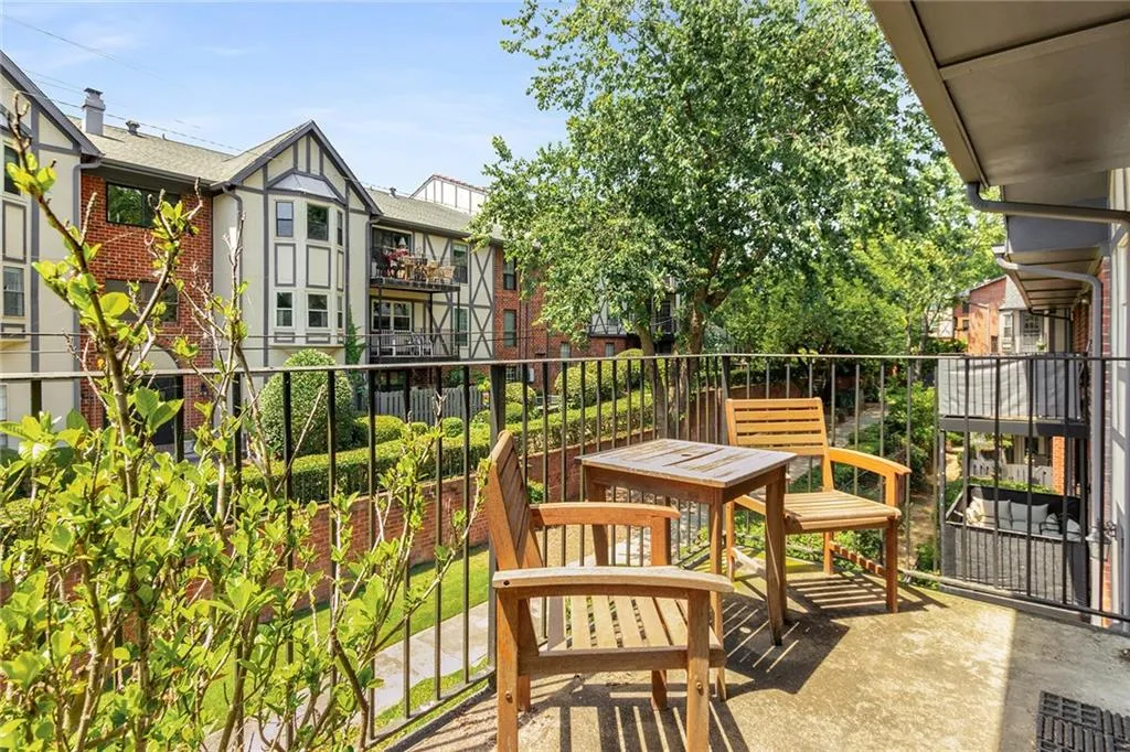 Atlanta, Georgia 30328, 2 Bedrooms Bedrooms, ,2 BathroomsBathrooms,Residential,Sold,7387227